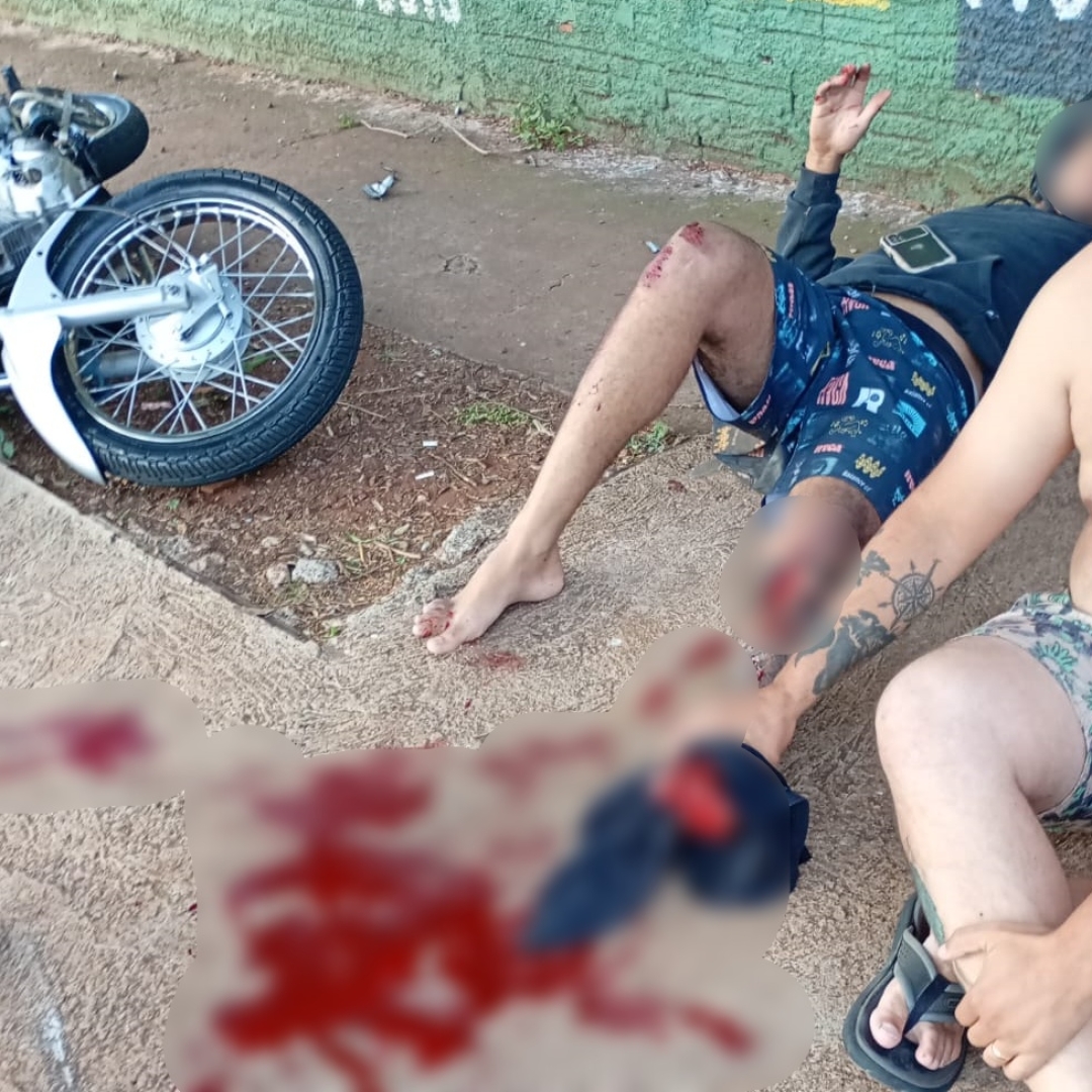 Motociclista fica gravemente ferido após colisão e ser arremessado contra árvore em Sarandi