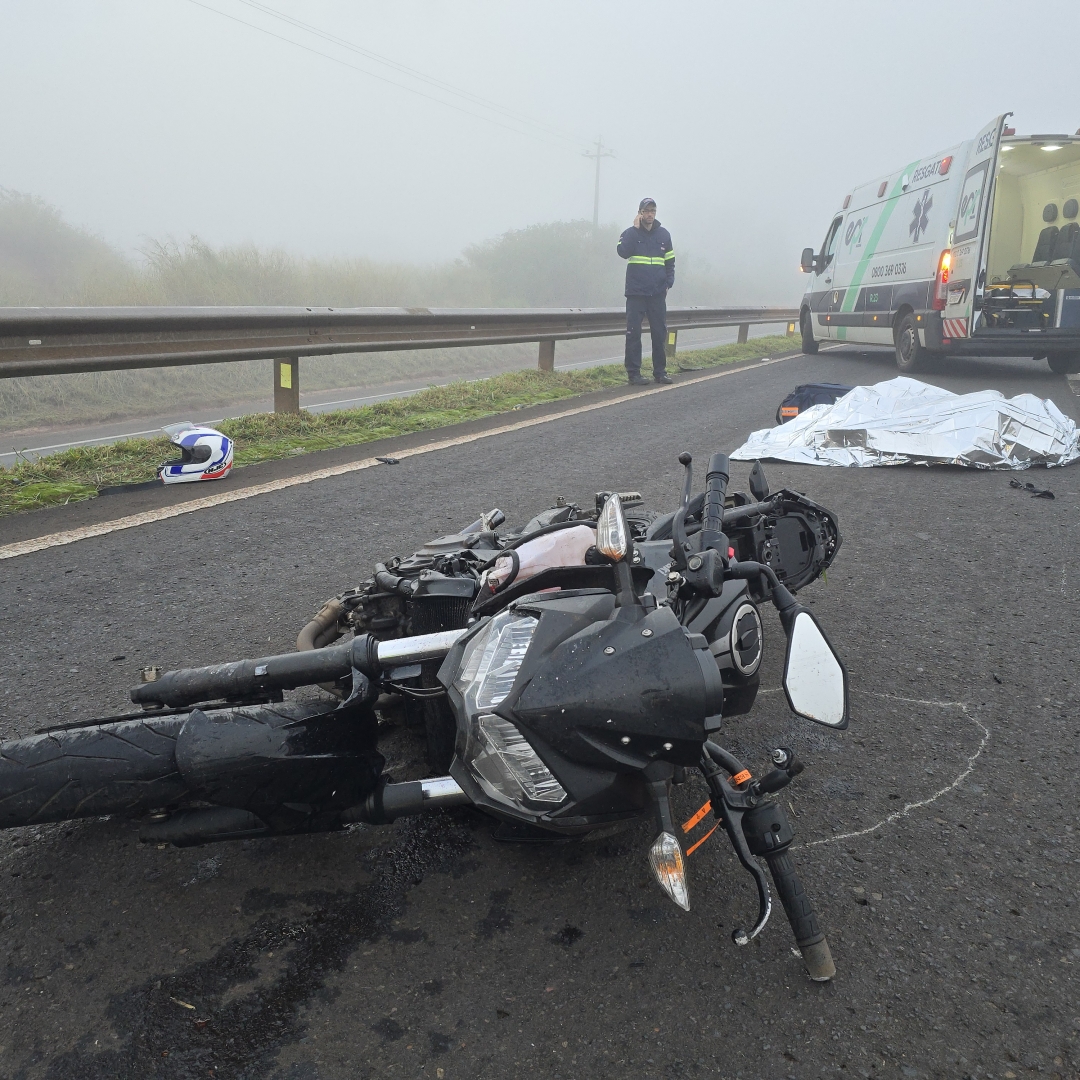 Motociclista de 62 anos morre em grave acidente envolvendo três veículos na BR-376, em Maringá