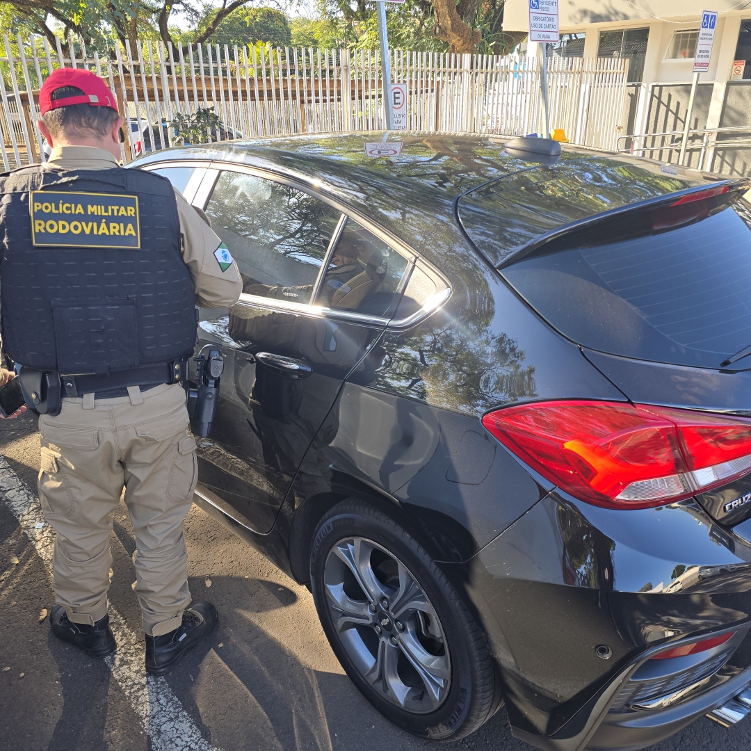 Perseguição termina no Contorno Sul e polícia descobre adolescente ao volante