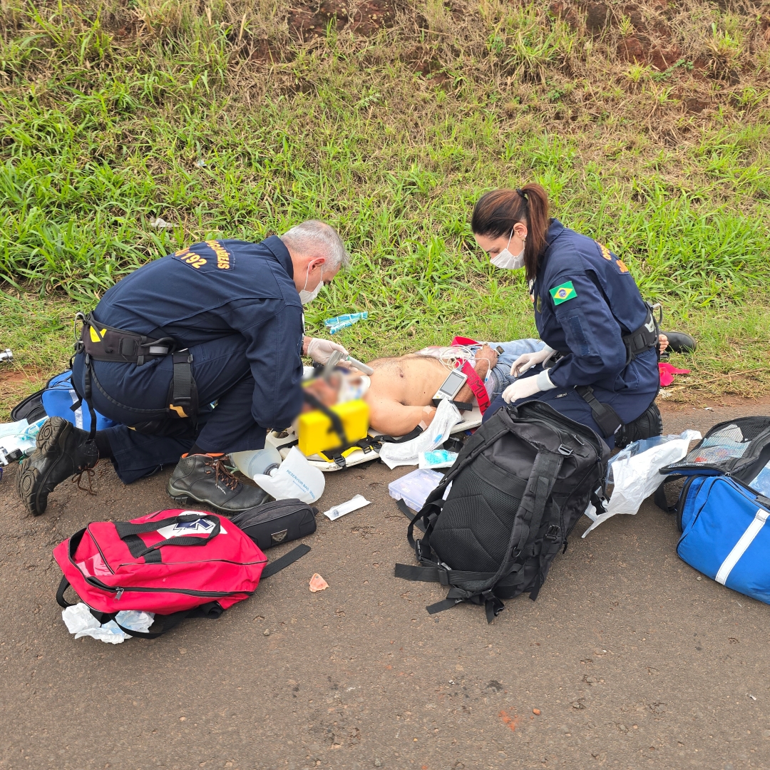 Atropelamento grave mobiliza helicóptero do SAMU na BR-376 em Mandaguaçu