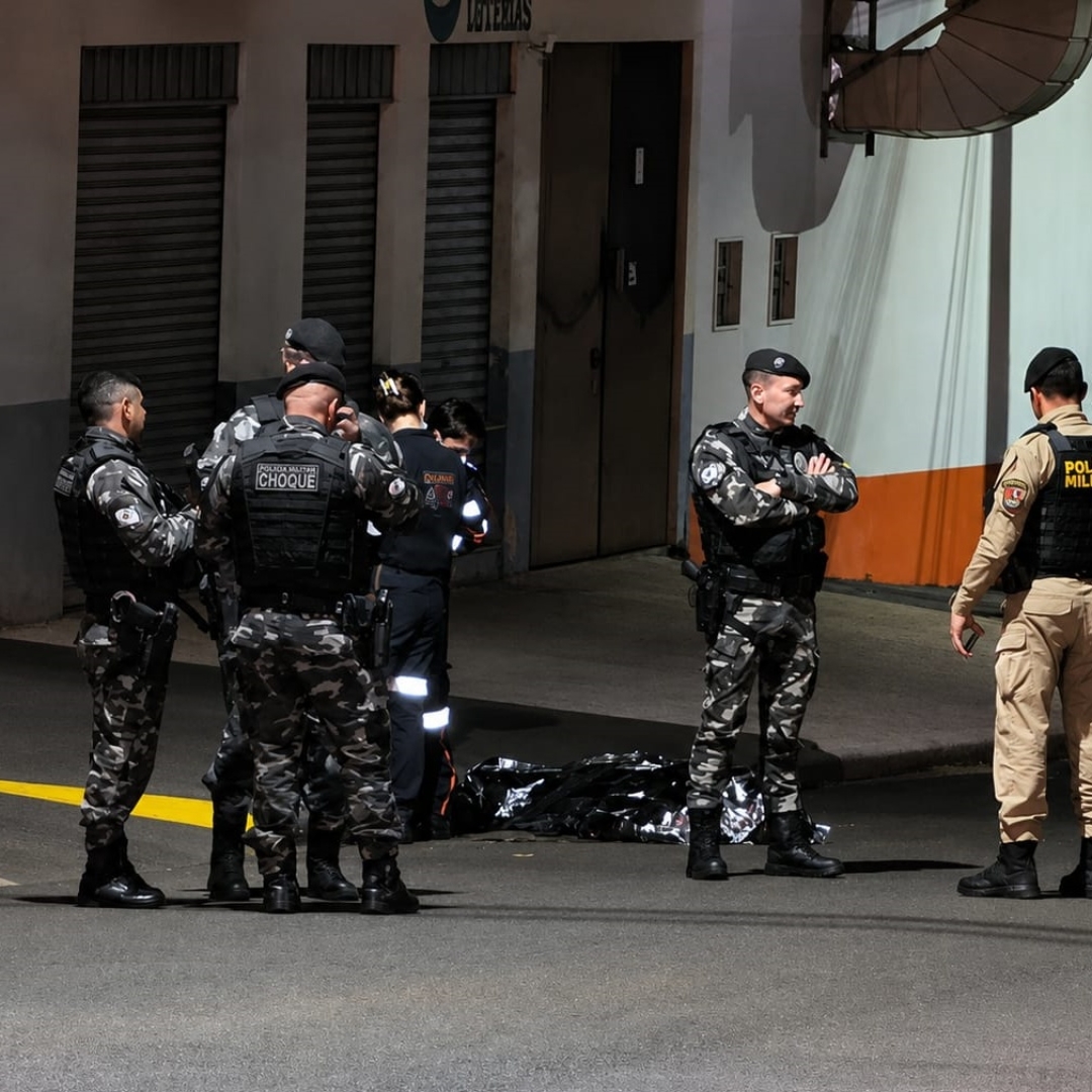 Homem é executado a tiros em Maringá; crime foi registrado por câmera de segurança