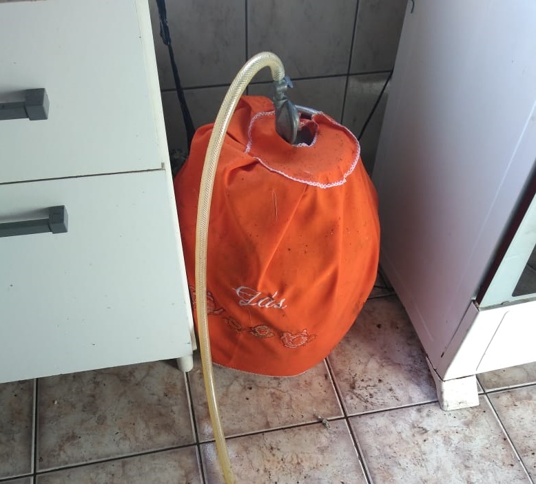 Jovem tem 80% do corpo queimado após explosão por vazamento de gás