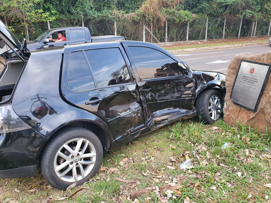 Dois acidentes no mesmo lugar causam ferimentos em quatro pessoas, dois são agentes de trânsito