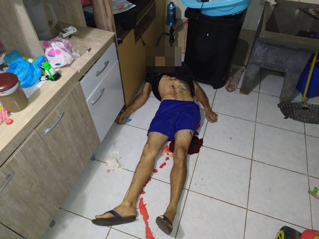 Homem é morto a tiros na frente de sua casa em Maringá