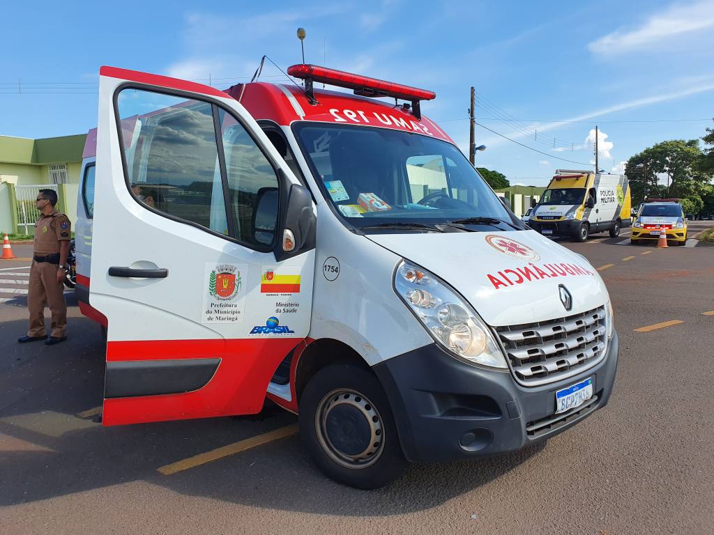 Colisão entre veículos na Avenida Tuiuti deixa um tombado