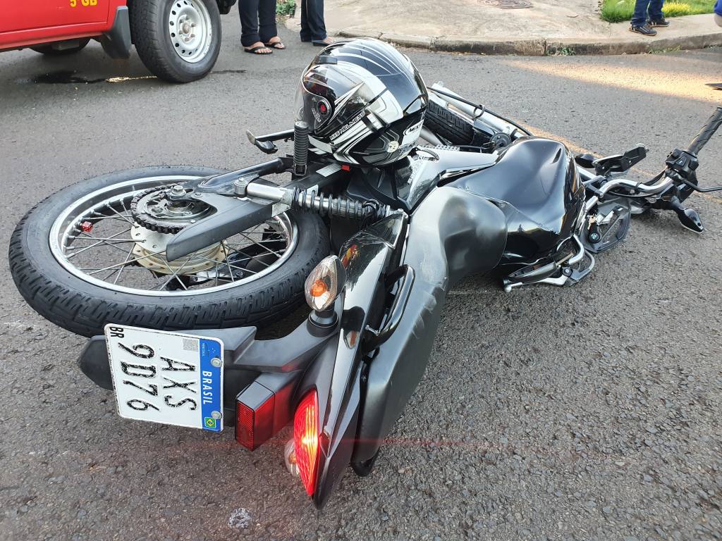 Acidente no Conjunto Ney Braga deixa motociclista gravemente ferido