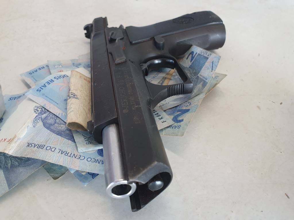 Moradores de Colorado são presos em Maringá com arma, drogas e dinheiro