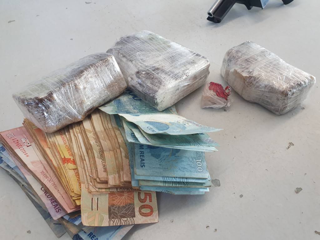 Moradores de Colorado são presos em Maringá com arma, drogas e dinheiro