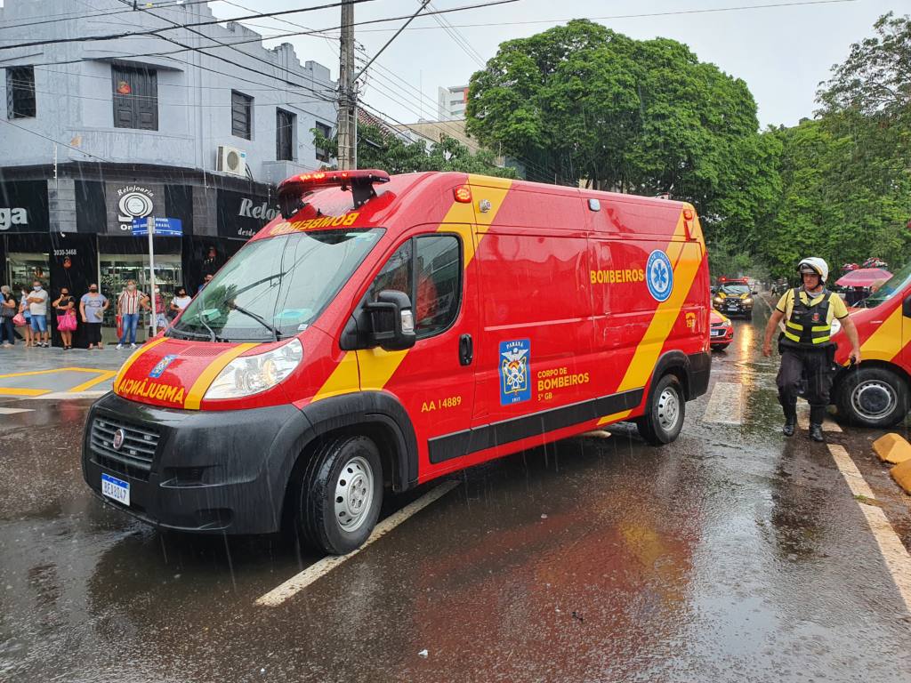 Comerciante de 78 anos é atropelado na faixa de pedestre no centro de Maringá