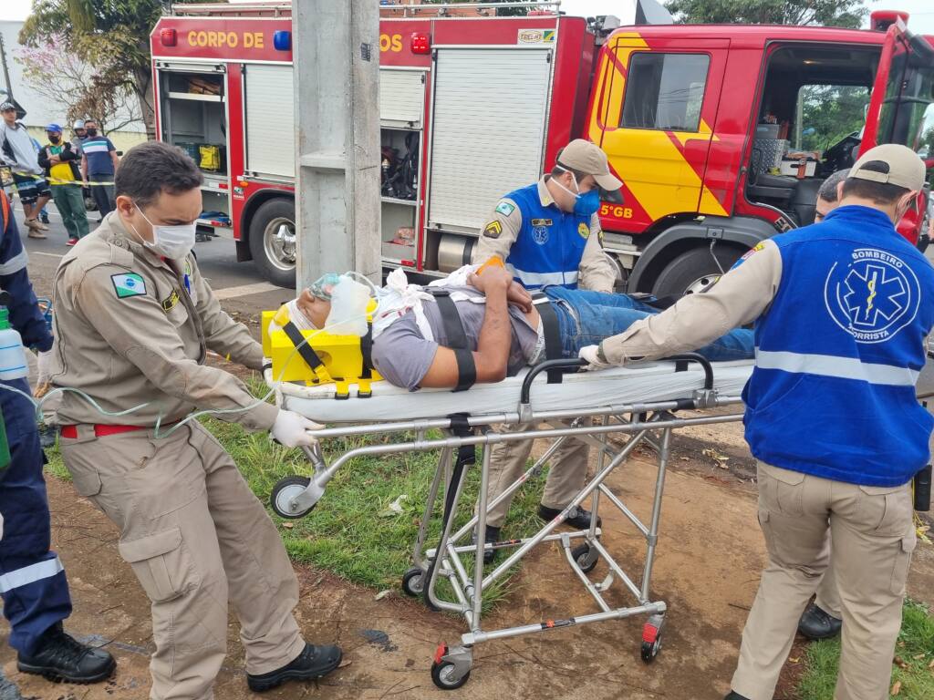 Empilhadeira tomba deixando homem ferido em Maringá