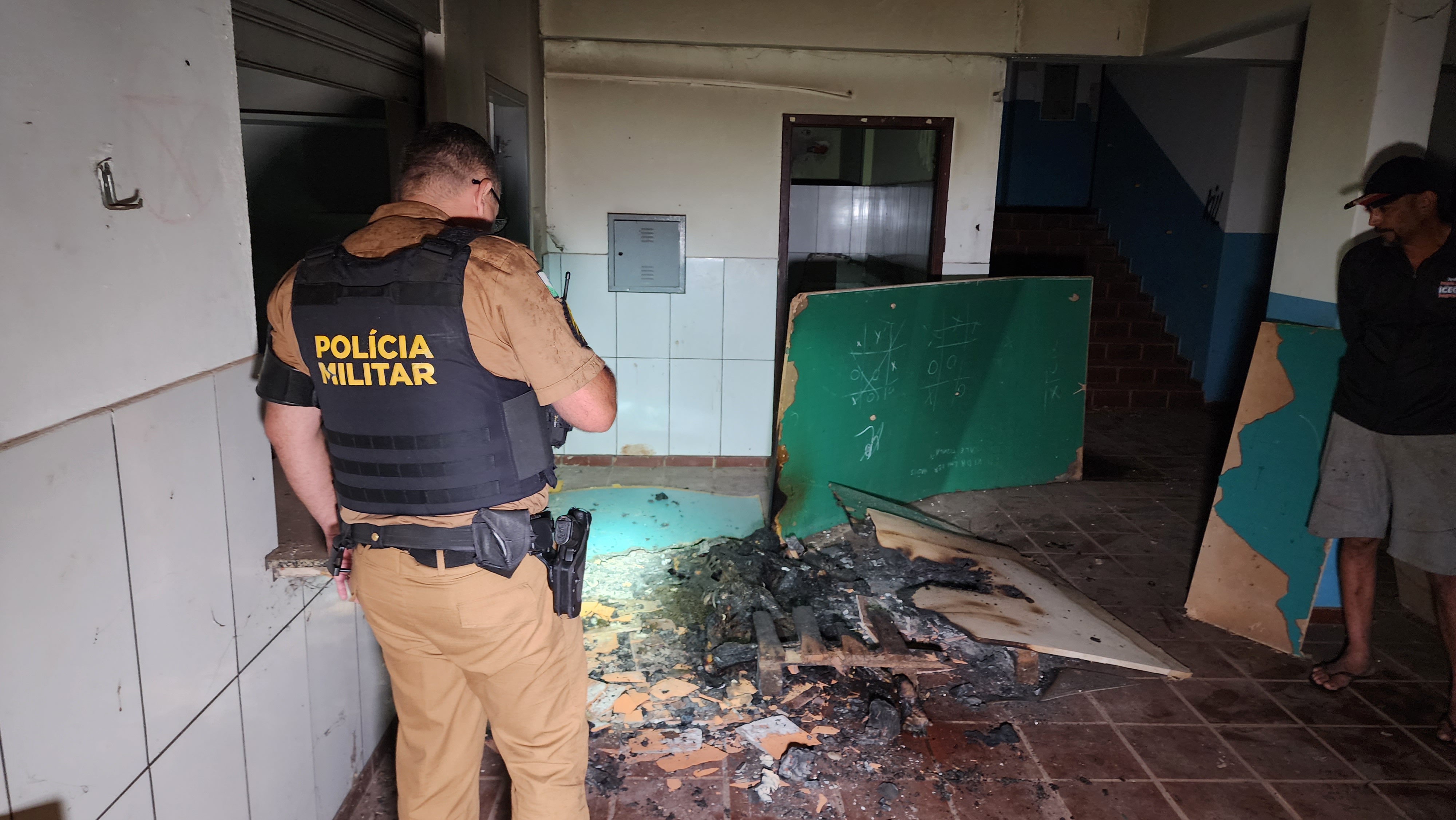 Corpo carbonizado é encontrado dentro de colégio desativado em Maringá