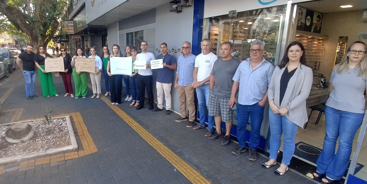 Comerciantes vítimas de furtos protestam no centro de Maringá