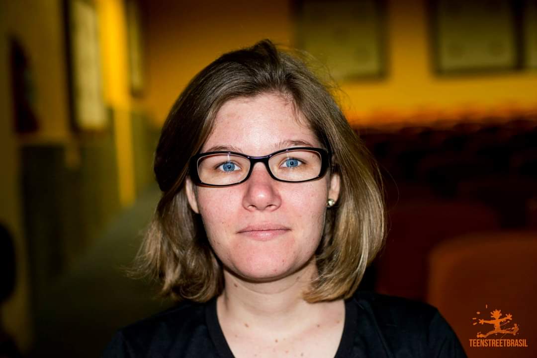 Mulher de 33 anos morre ao cair da carroceria de camionete durante mudança