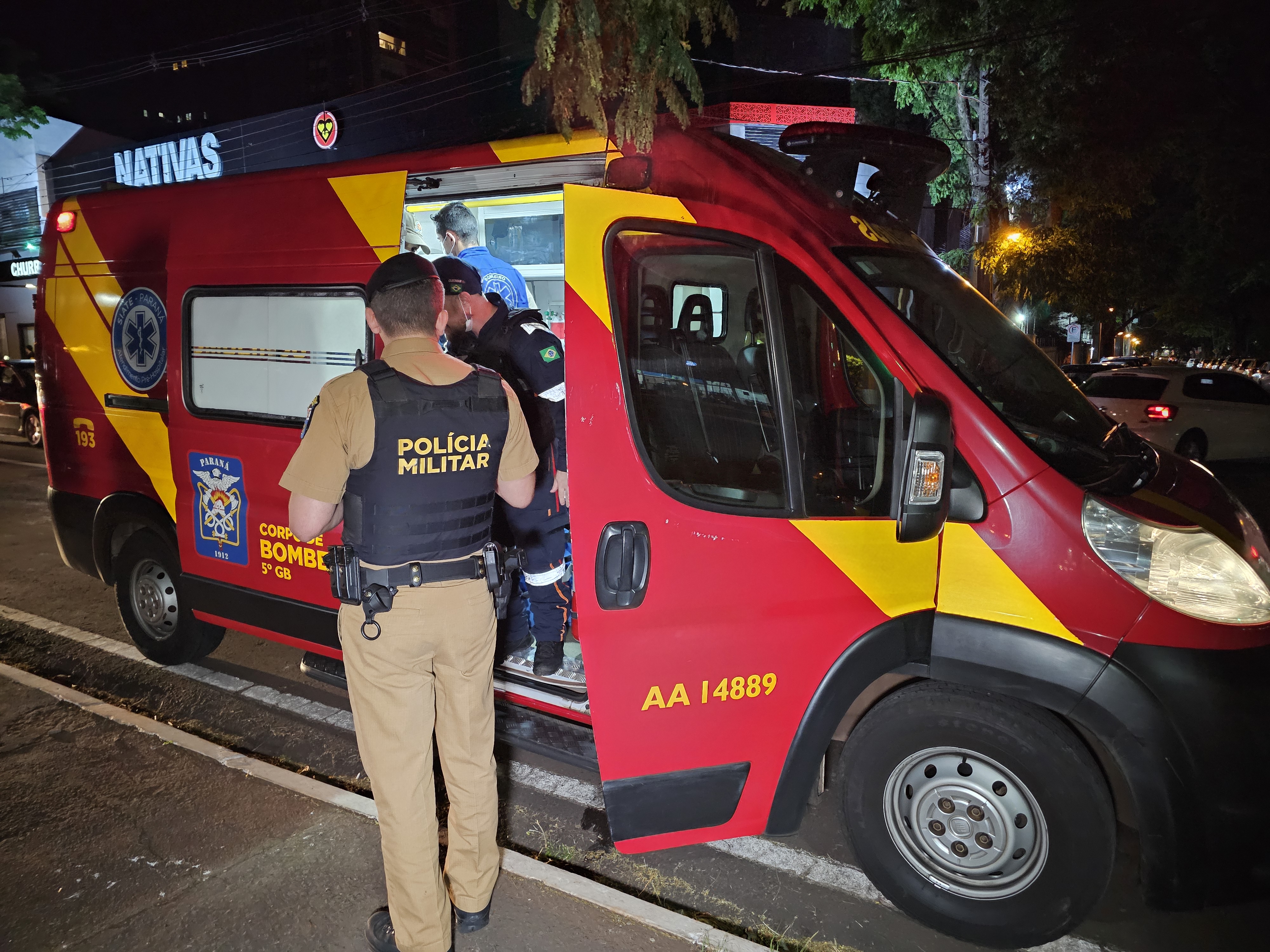 Briga entre dois colegas de trabalho termina com um deles ferido por quatro facadas