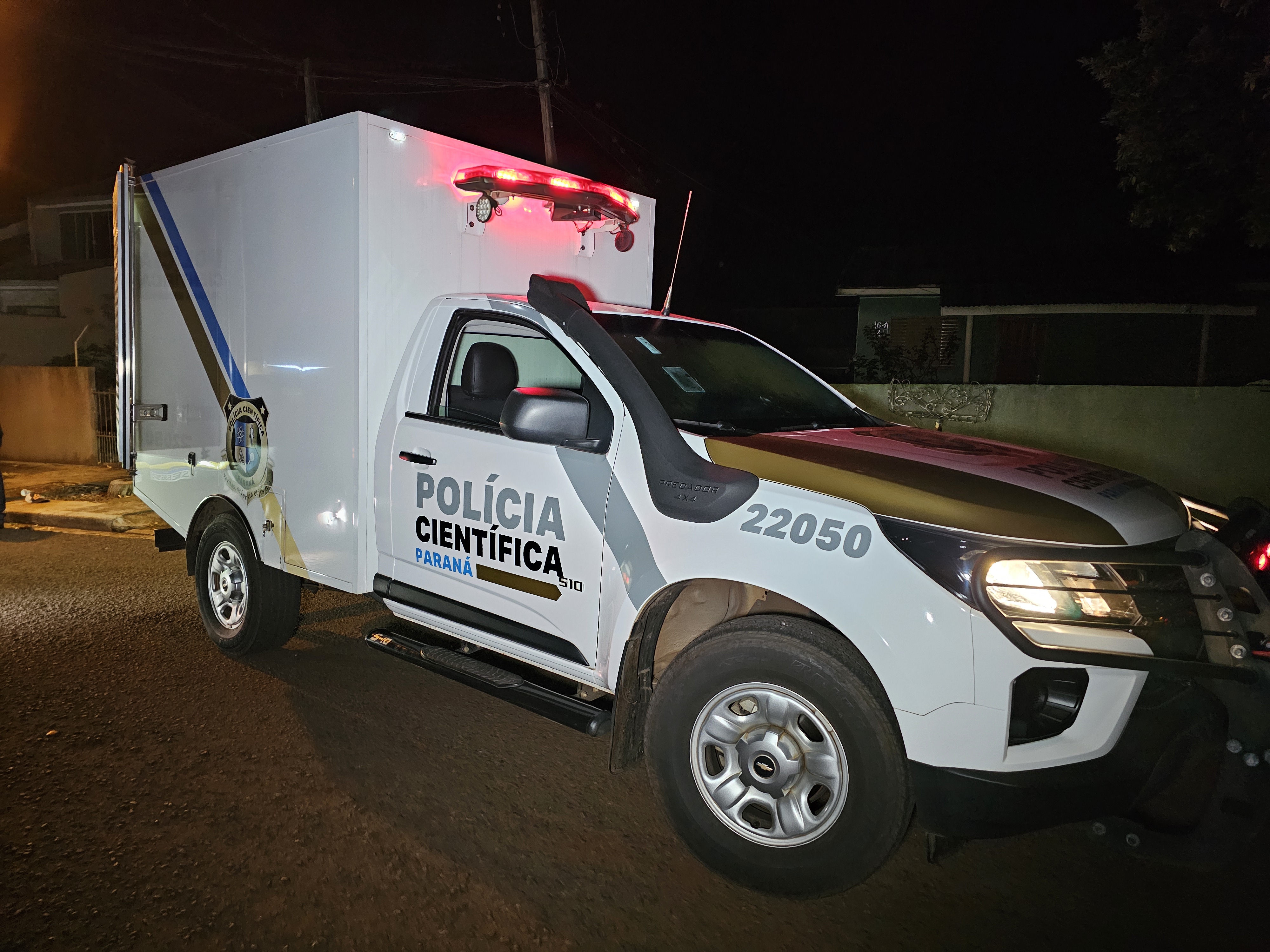 Suspeito de furtar fios de cobre tenta atacar policiais com facas e acaba morto